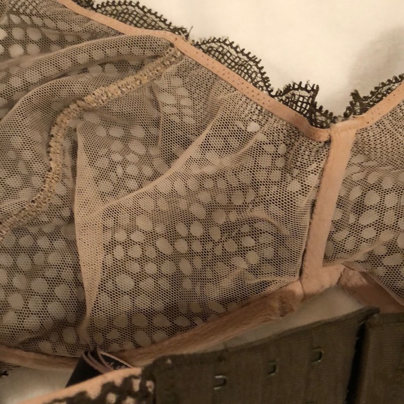 Stunning Victoria Secrets lace bra💚 - Picture 6 of 6